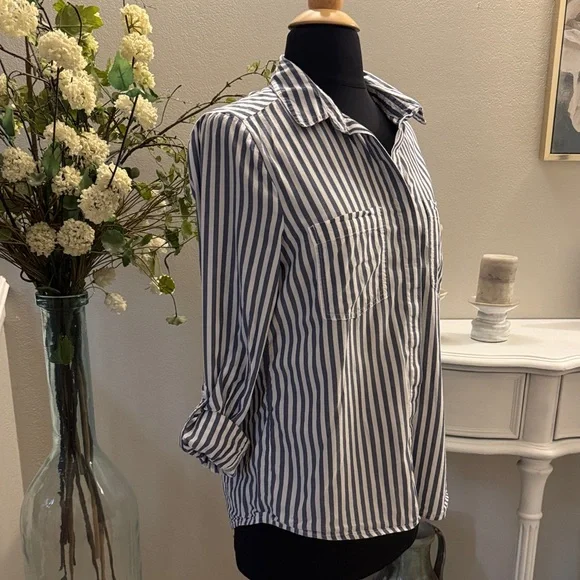 beachlunchlounge Blue and White Striped Button Down Shirt - Picture 4 of 4